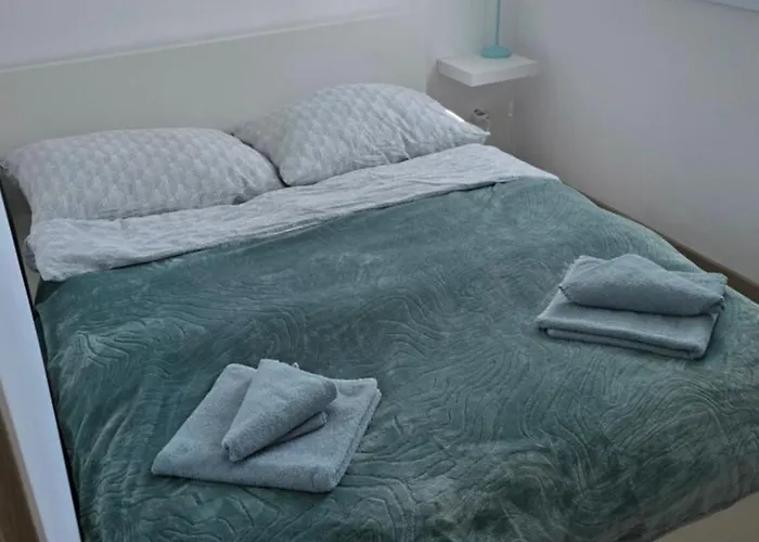 Xela Апартаменты Mierovo